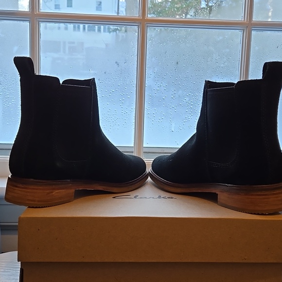 Clark's black suede ankle boots  WMS. 7.5M new in box. Clarkdale Arlo - Picture 7 of 8